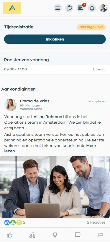 Medewerker registreert gewerkte uren